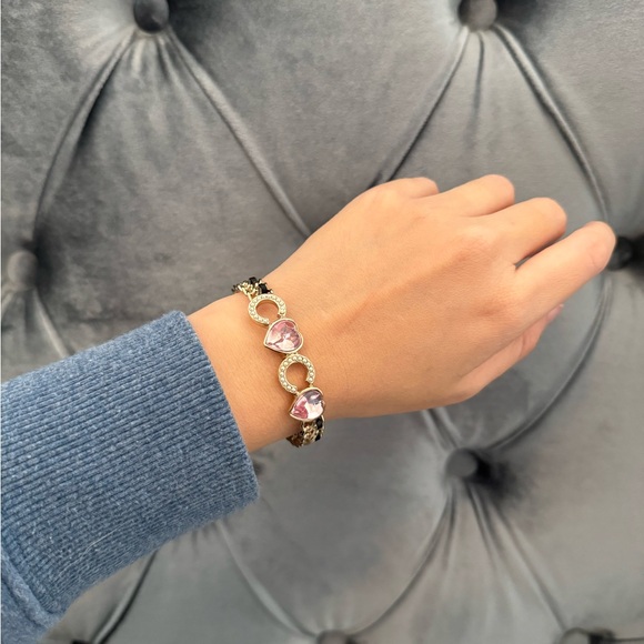 CHANEL Spring 23 COCO CRUSH CUFF BRACELET - Picture 2 of 8